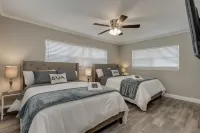 GolfFront 4 Bed/3Bath Renovated Pool Home Sleeps14 Hotel dekat CITA Rescue Mission