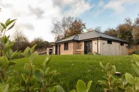 Unwind in Nature's Embrace with Sauna and Hot Tub - WOODLANDS