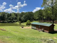 Charming tiny house with AC in delightful Sardis Lake. Hotels in Panola County