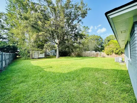 Relax In the Hill, close to I-95, Savannah, Ft Stewart and Hunter