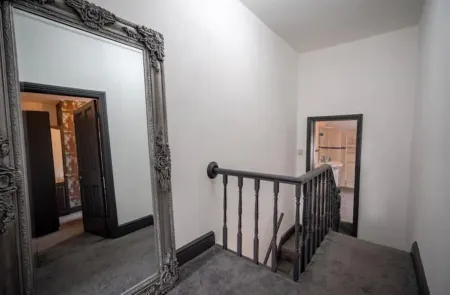 Spacious, sleeps 8, dog friendly, safe garden