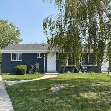 Beautiful 2 Bedroom Home In SLC with Private Hot Tub!
