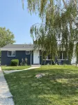 Beautiful 2 Bedroom Home In SLC with Private Hot Tub!