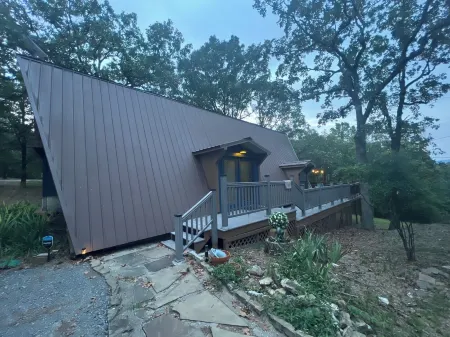 Wister Ridge Aframe Cabin - Sleeps 6 and just 3 minutes from the lake!