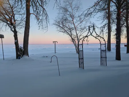 Lake Home that has Comfort with a View Отели в г. Лейк-оф-Вудс