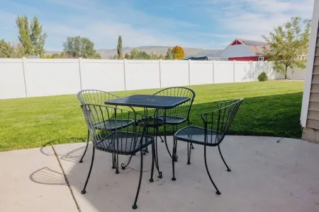 Perfect Cottage. Sleeps 11, 5Bd, 3Br, Media/Game Room, Large Yard, Fire Pit