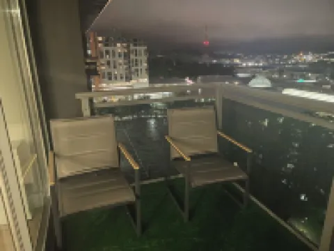 Charming Penthouse of 2-bedroom apartment in Towson with AC, fitness room, WiFi タウソンのホテル