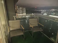 Charming Penthouse of 2-bedroom apartment in Towson with AC, fitness room, WiFi Hotels in Towson