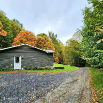 Quiet 3 bedroom 10 mins from the Ski Slopes