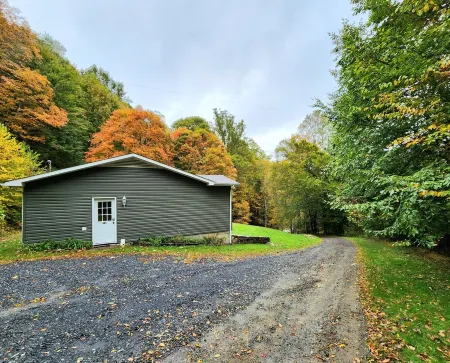 Quiet 3 bedroom 10 mins from the Ski Slopes