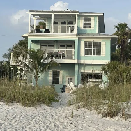 Beachfront House Directly on Soft Sugar White Sandsvrc19-000234