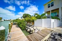 5% Off Any Booking Through Jan 31, 2026! Canal Front/Private Pool/Hot Tub/Dock!