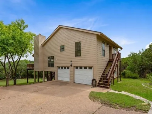 Waterfront Lake Travis Home in Point Venture, Sleeps  up to 12, Big Outdoor Deck Các khách sạn ở Point Venture