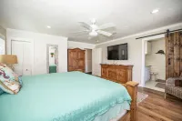 "THE TEXICAN" - Beautiful, Waterfront Home on Caney Creek