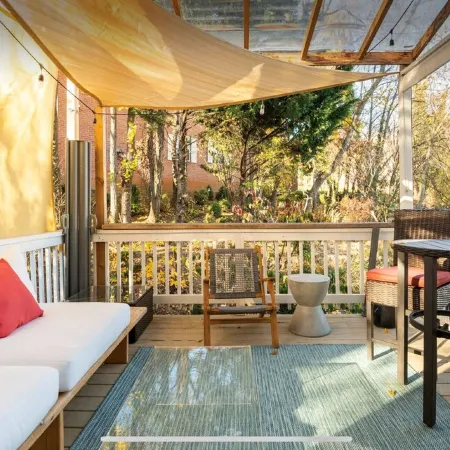 Icy Mini Split Added, Luxury, Walk to Washington St, EV, Movie Room, Spa Bath