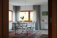 Haus mit großem Garten, 2 Schlafzimmer, 2 Bäder, 151 qm Wohnfläche