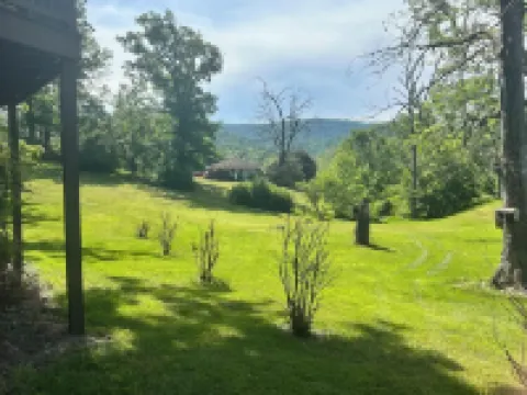 Cozy Cottage 2 bedroom house one and half bathrooms Cumberland, Md with AC, WiFi Hotels in Cumberland