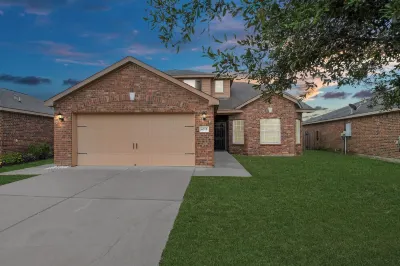 10min from Fort Bend Epicenter 13min from Memorial Herman Stylish 4 Bedroom Home Hotels near Tara Park Dr