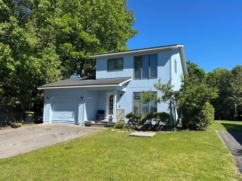 Little Bay Breeze: Charming Vacation Cottage in Petoskey