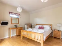 Clover Croft lodge - sleeps 4/5 with private hot tub Hotels in Cheddar