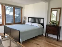 Waterfront - renovated 3 bedrooms 2 full baths cottage