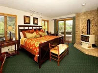 Aspen Riverhouse-Riverfront Family Vacation