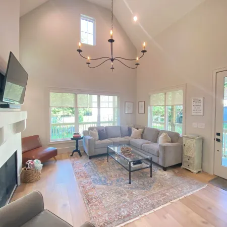 Battlefield Bungalow- Walk to Pickleball & Downtown!