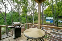 Ultimate Mountain Bikers Dream, walking distance to downtown Brevard