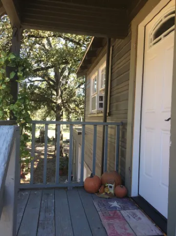 SweetChick Farmhouse, slight country feel with close city convenience.