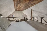 Voted Most Romantic! 1800's Peach Cabin/Close to Downtown/Hot Tub/Peaceful!