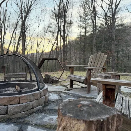Hidden Cabin Retreat with Hot Tub in Lost City, WV