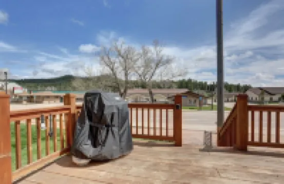 Spacious 3BR Home w/ Deck – Right in Downtown Custer, Shops & Dining!