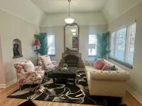 Modern Tree-Street Retreat/Walkable Location