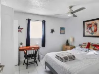 Sunset Lagoon. In the heart of Hudson. Waterfront. 2 minute walk beach/dining Hotels in Hudson