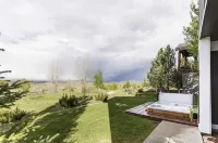 New Listing! Cozy Bear Hollow Home(Sleep 10)  w/Private Hot Tub & Mountain View. Hotels in Snyderville