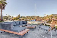 Waterfront Hawaiian oasis