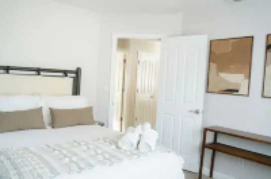 Spacious Yosemite Lodge –Arcades + EV Charger + 3B2B + Private 1 Acre +Game Room