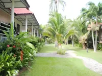 Thongtakian Resort Hotels near Thong Takian