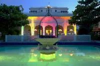 Diggi Palace - A City Center Hidden Heritage Gem - С бассейном