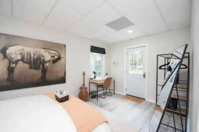 Luxury Centrally-Located 1Br/1BA Basement Apartment with Gym and W/D in Unit Hotels near Battery Way Park and Boat Ramp