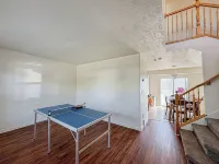 Family Retreat Near SLC Airport 6 BR 3.5 Bath