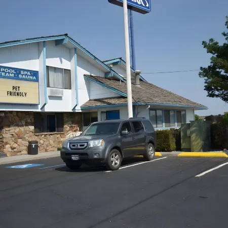 Nampa Inn & Suites
