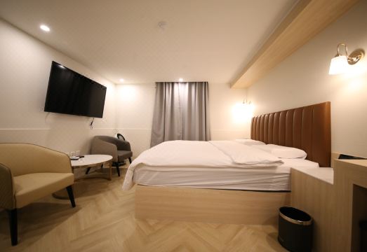 호텔 주차 및 로비