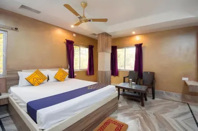 Staymaker Rajeshwari Inn PV周辺のホテル