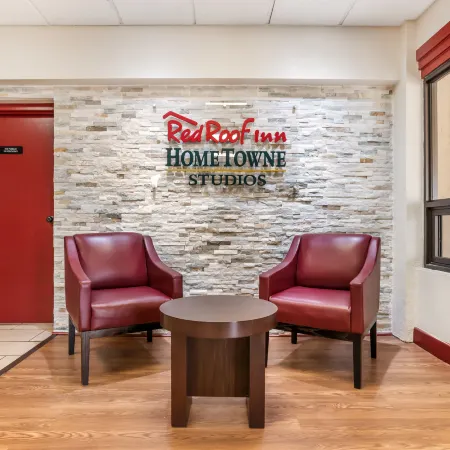 HomeTowne Studios by Red Roof Montgomery - Midtown
