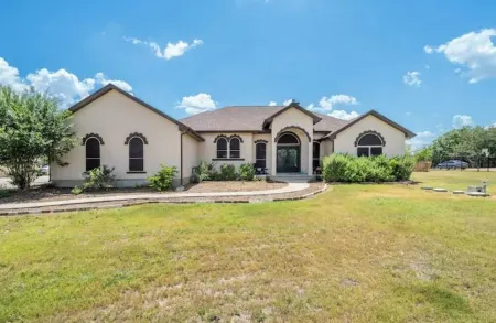 Spacious 5 bedroom home in Schertz, Texas! 20 min from downtown San Antonio!