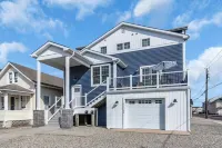 Walk 2 Beach with Linens + Towels and Park 2 cars Hotel dekat Coin Castle