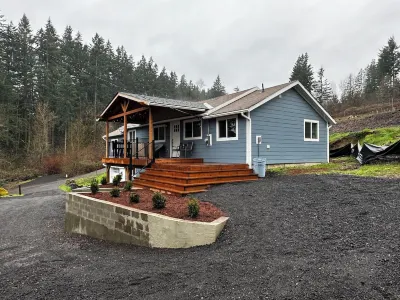 Redlands farm Hotels near Molalla Assembly of God
