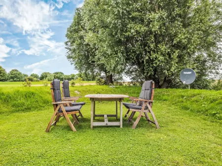 Kleine Reetdachkate Отели в г. Зимонсберг