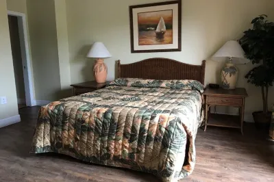 Madeira Beach Condo near John's Pass Hotels near John's Pass Village & Boardwalk